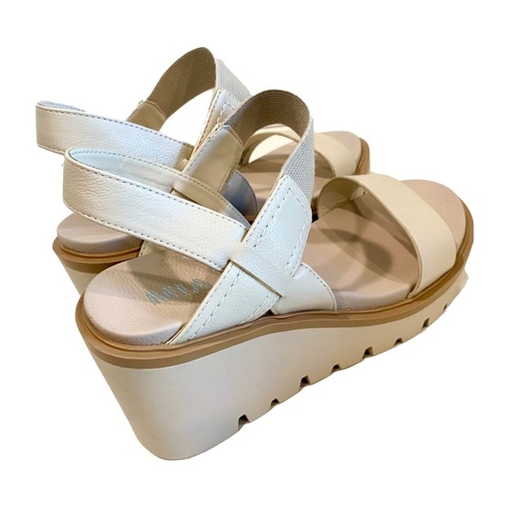 NWT — Mia Ciji Faux Pebbled Leather Platform Sandals Beige Size10 - Picture 10 of 14